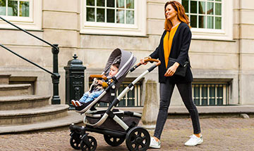 How to use a travel stroller system safely